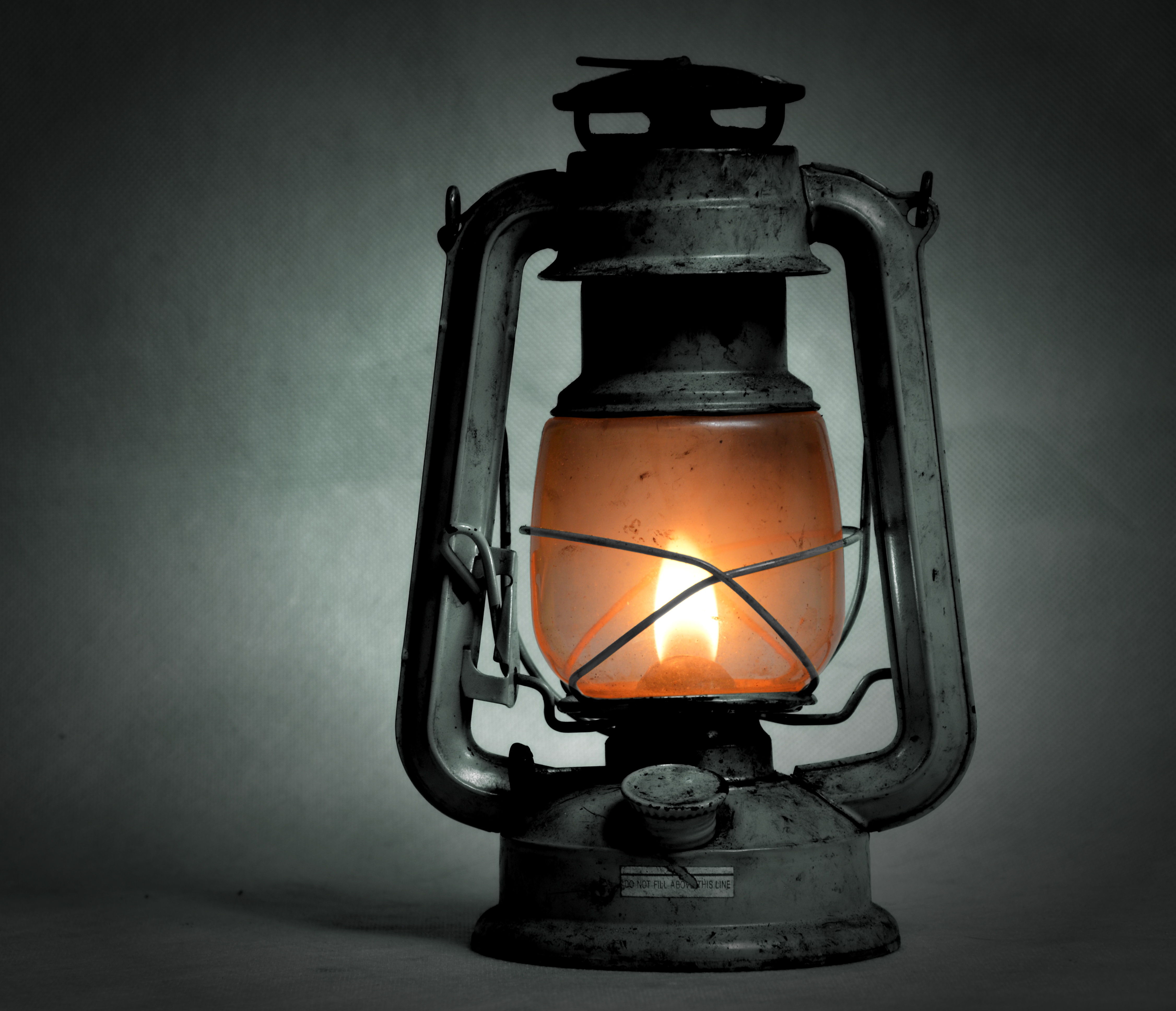 kerosene-lamp-1202277